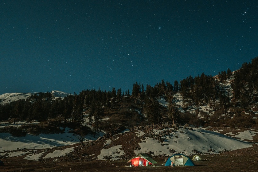 Bãi camping lấp lánh ánh sao về đêm