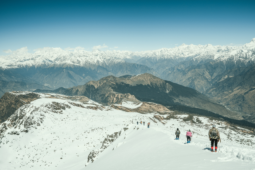 Trekking vốn dĩ là hành trình đi bộ dài ngày đầy thử thách để leo lên những ngọn núi có độ cao chót vót
