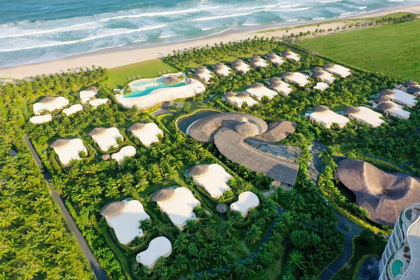 Ana Mandara Cam Ranh là khu nghỉ dưỡng duy nhất tại bãi Dài, Cam Ranh được lựa chọn là “Top 10 thiên đường nghỉ dưỡng biển sang trọng hàng đầu tại Việt Nam”.
