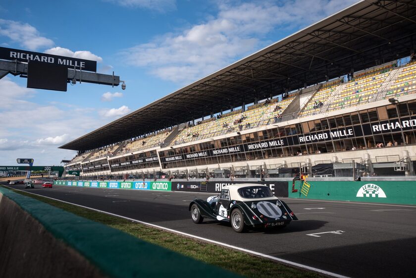 Morgan Plus 4 Super Sports tại cuộc đua Le Mans Classic 2022.