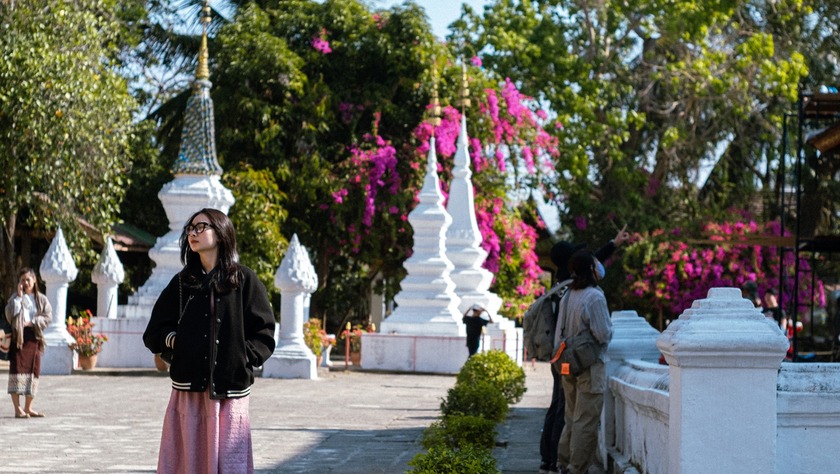 Tại khuôn viên Wat Xieng Thong