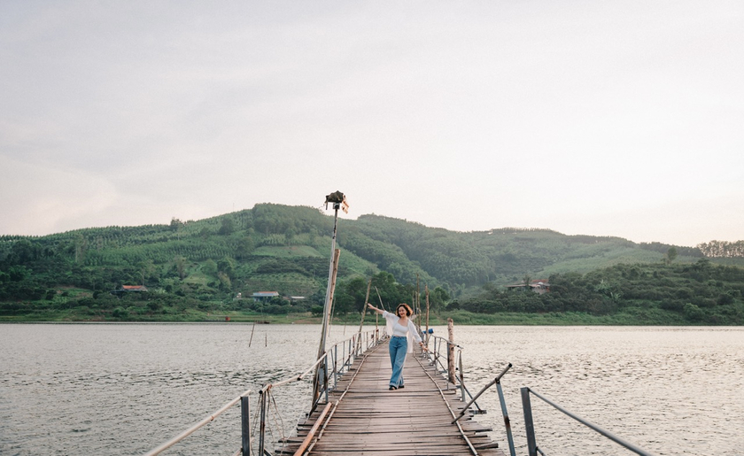 Cầu Phao – hồ Cấm Sơn