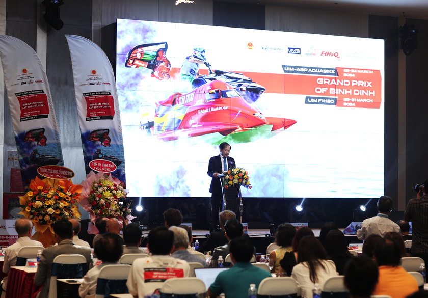 Ông Trần Việt Anh, Đại diện Ban Tổ chức - Chủ Tịch HĐQT Công ty CP Bình Định F1, phát biểu tại cuộc họp báo