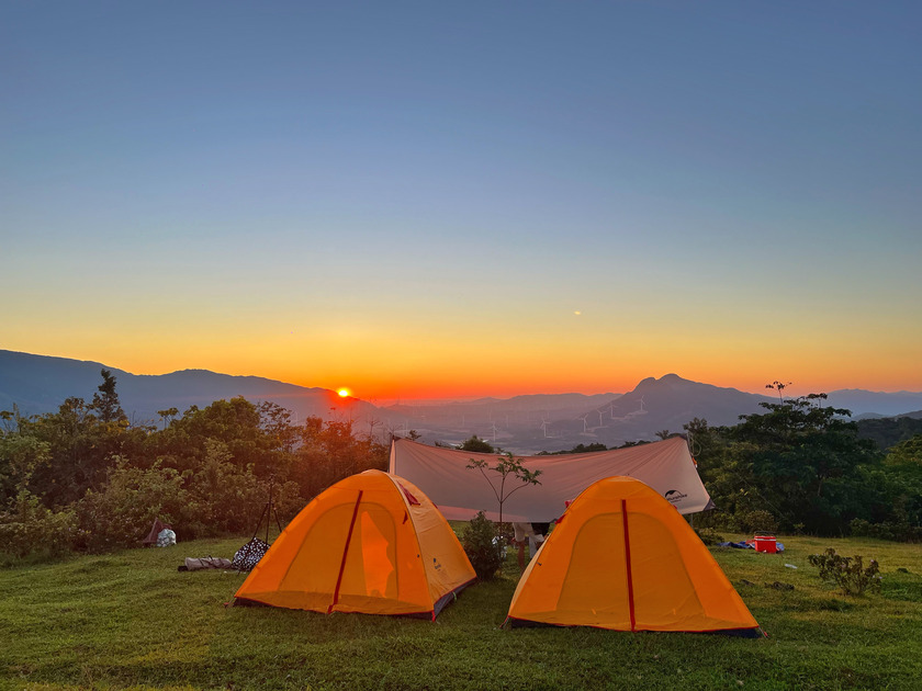 Cắm trại nghỉ qua đêm tại đỉnh Cu Vơ là trải nghiệm không nên bỏ qua khi du lịch tỉnh Quảng Trị.