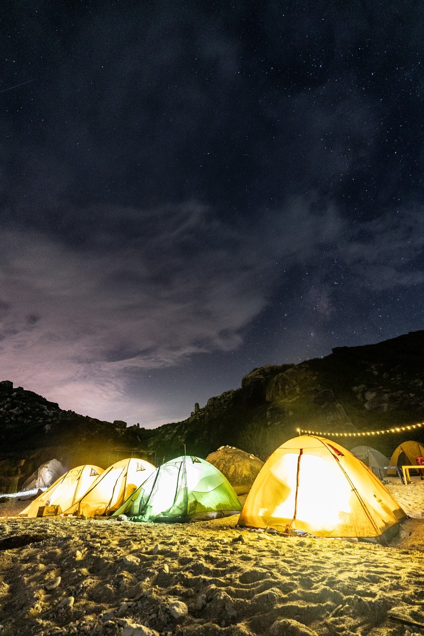 Cắm trại dưới bầu trời đầy sao là trải nghiệm không thể nào quên