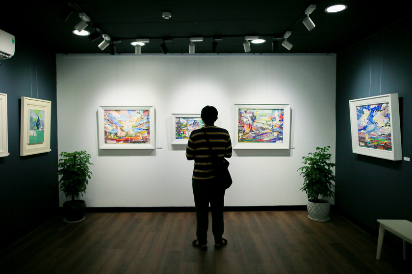 Khán giả tham gia triển lãm.