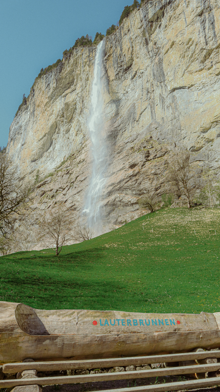 Lauterbrunnen có tới 72 con thác.