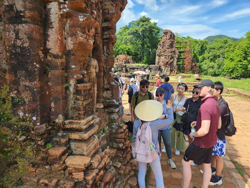 Cùng với Hội An, Khu đền tháp Mỹ Sơn là điểm đến yêu thích hàng đầu của khách quốc tế khi đến Quảng Nam.