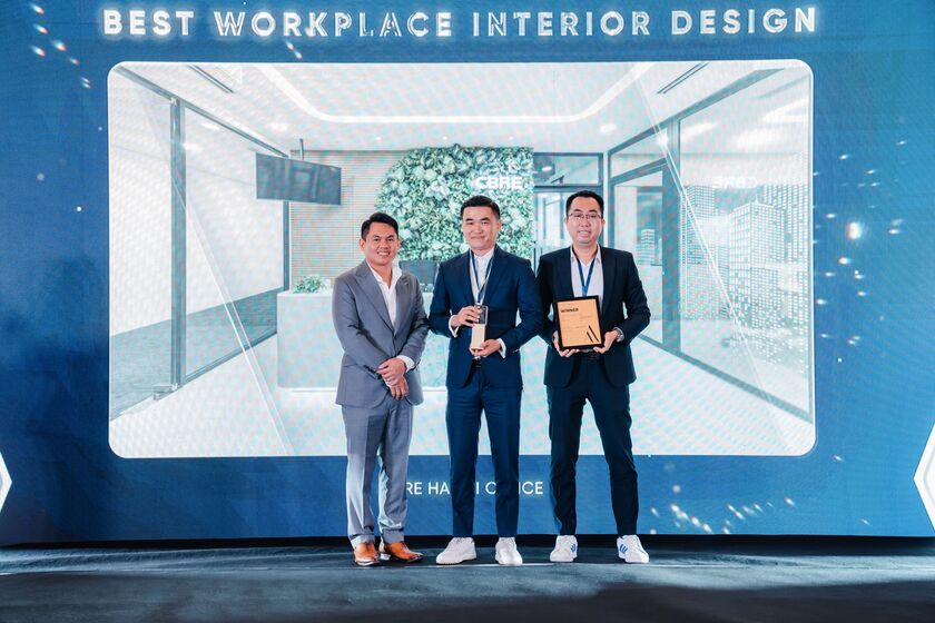 Trao giải Best Workplace Interior Design cho công trình văn phòng CBRE Hà Nội.