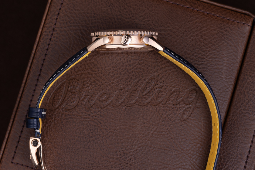 Được mang trên mình bởi các phi hành gia và những ngôi sao nổi tiếng nhất thế giới, Navitimer đích thị là chiếc đồng hồ đặc biệt nhất của Breitling.