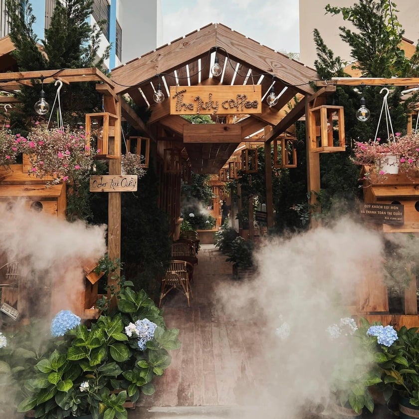 Tiệm Cafe Tháng Bảy mời bạn bước vào xứ sở mộng mơ của hoa và sương