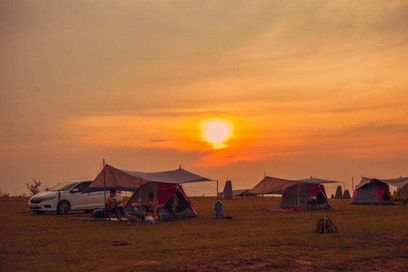 Hồ Dầu Tiếng đã trở thành một điểm đến phổ biến cho việc cắm trại của giới trẻ.