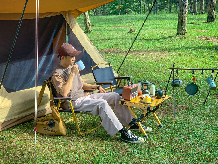 Nguyễn Đức Hoàn chia sẻ với Travellive các điểm cắm trại hoang sơ ở miền Bắc