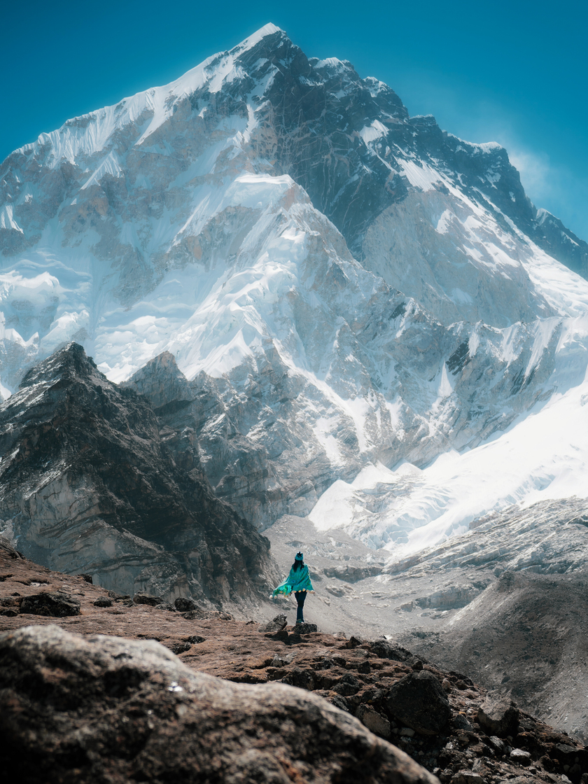 Trại nền Everest là khu căn cứ của các nhà leo núi khi bắt đầu thử thách chinh phục đỉnh núi cao nhất thế giới Everest.