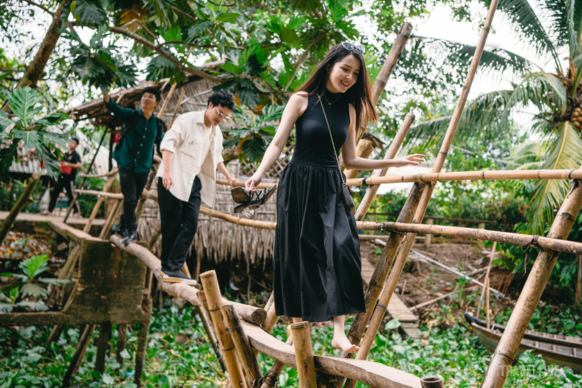 Trải nghiệm thú vị cùng “cây cầu khỉ” ở Cồn Sơn.