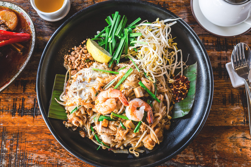Pad Thái luôn là món ăn quốc dân nhất định phải thử khi đến xứ chùa Vàng.