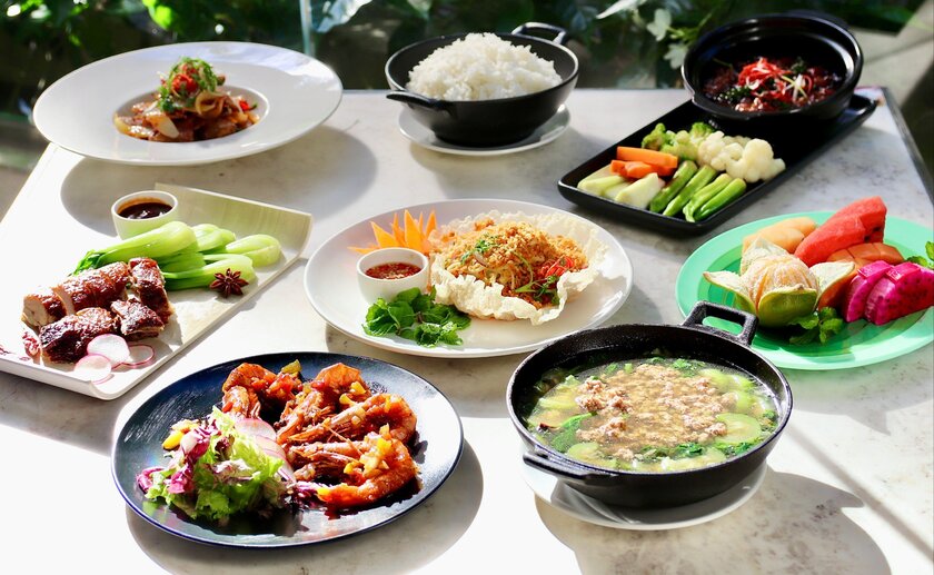 Không thể không nhắc đến hai set menu “Tinh hoa Việt Nam” và “Hương vị Phú Quốc” mang đậm phong cách ẩm thực Việt Nam.