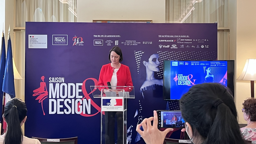 Bà Emmanuelle Pavillon-Grosser, Tổng Lãnh sự Pháp tại TPHCM, nhấn mạnh việc hỗ trợ các tài năng trẻ ngành thiết kế thời trang Việt trong chuỗi sự kiện.