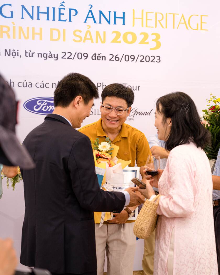 với Giải “Khoảnh khắc Vietnam Airlines” được trao cho tác phẩm “Hạ cánh” của Nguyễn Ngọc Thiện.