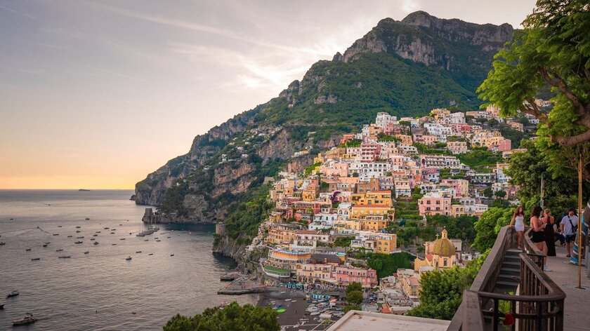 Khu vực ngắm cảnh hoàng hôn khá đẹp ở cuối làng, đi từ Positano đến Amalfi sẽ được chiêm ngưỡng vẻ đẹp nơi này