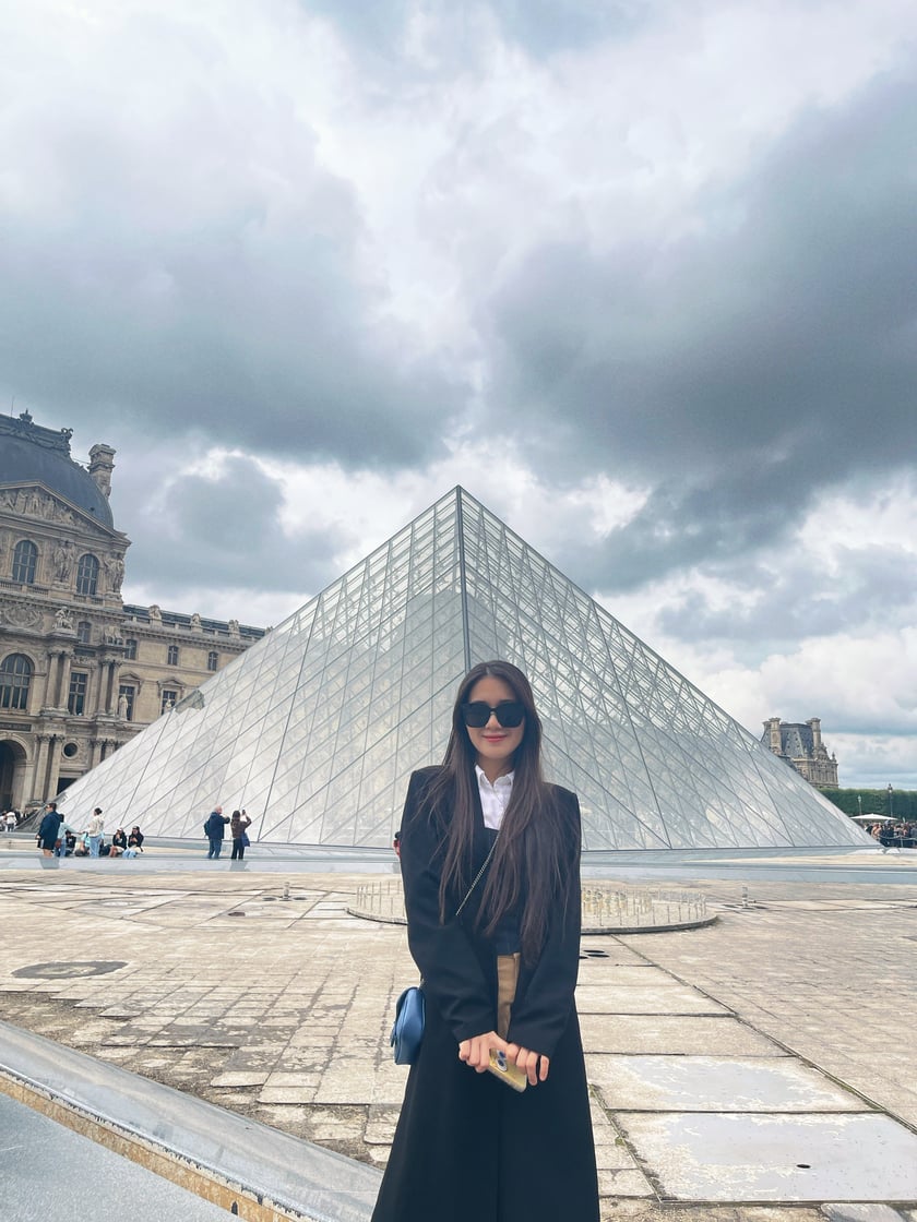 Bảo tàng Louvre là điểm đến không thể bỏ qua khi đến Paris.