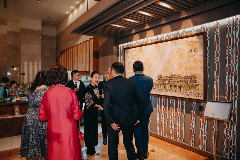 Đây là một phần trong chuỗi sự kiện bước ngoặt kỷ niệm 50 năm quan hệ ngoại giao và 10 năm quan hệ đối tác chiến lược giữa hai quốc gia Singapore và Việt Nam, đồng thời để đánh dấu kỷ niệm 25 thành lập Khách sạn Pan Pacific Hà Nội.