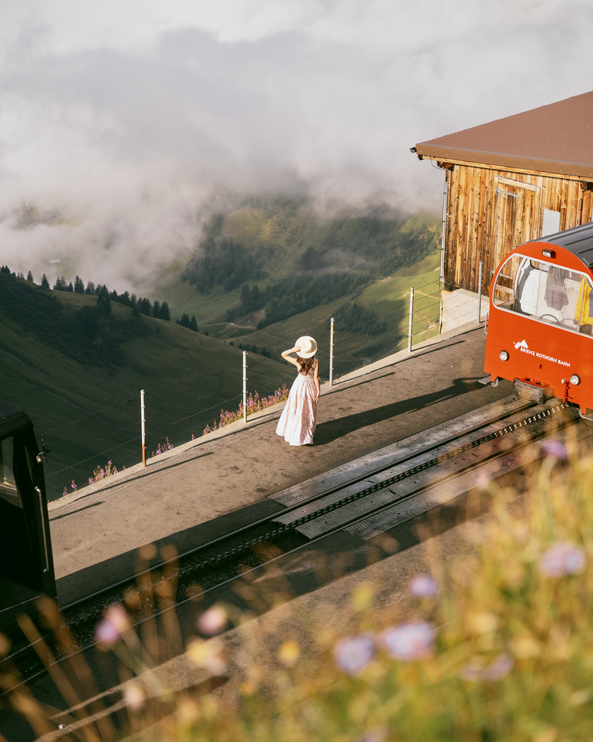 Trải nghiệm đi tàu hơi nước Rothorn Bahn là kỷ niệm Phương Trúc ấn tượng nhất ở Thụy Sĩ. 