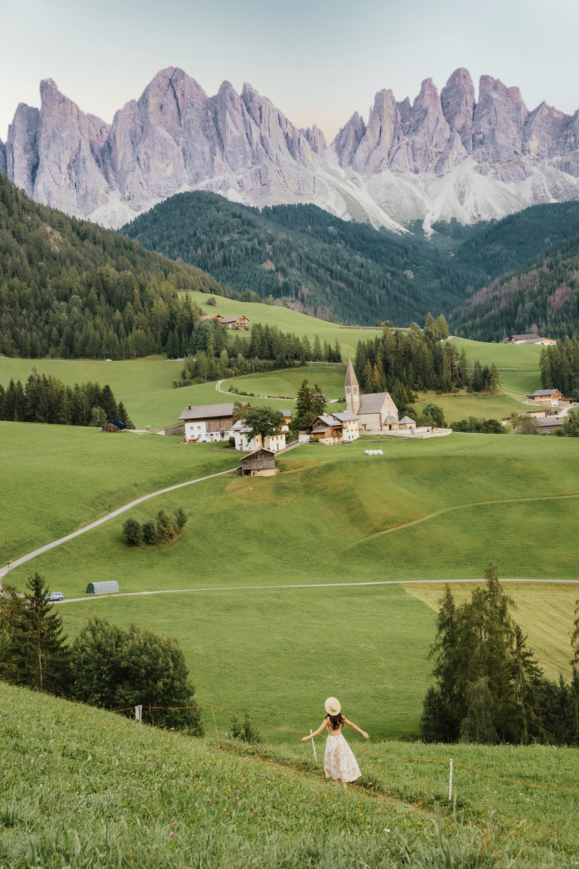 Val Di Funes là thung lũng xinh đẹp thuộc tỉnh South Tyrol với tầm nhìn ra dãy Dolomites.