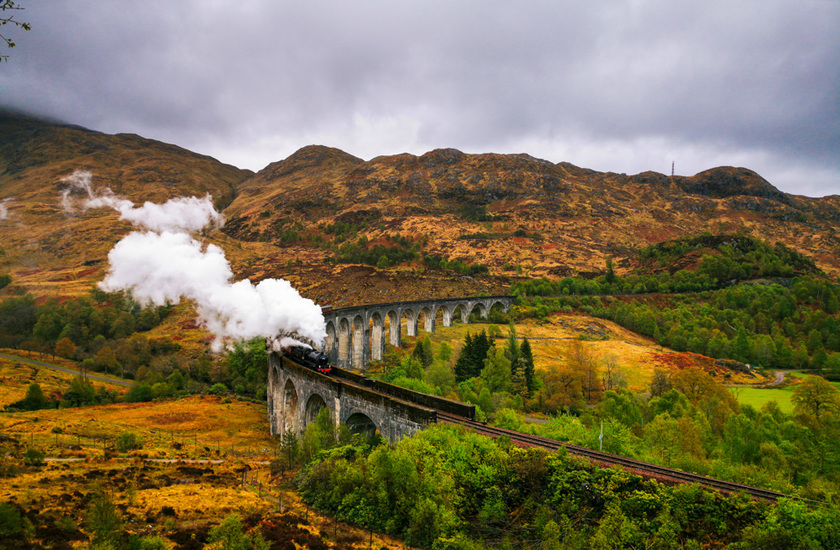 Chuyến đi kéo dài 4 giờ sẽ đưa bạn qua loạt phong cảnh từ bình dị đến ngoạn mục nhất ở Scotland.