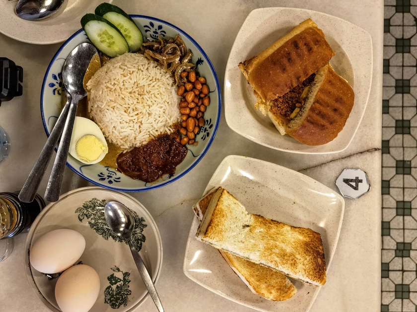 Một số những món ăn nổi bật tại Ho Kow Hainam Kopitiam.