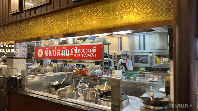 Thip Samai là nhà hàng nổi tiếng đạt sao Michelin với rất nhiều món Pad Thái đặc biệt.