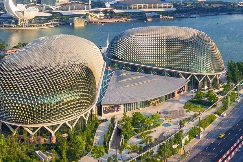 Singapore nổi tiếng với nhiều địa điểm du lịch du lịch có sự đầu tư khủng về cơ sở hạ tầng và cấu trúc hoành tráng, trong đó tiêu biểu phải kể đến nhà hát Esplanade.