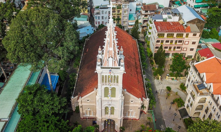 Nhà thờ Chợ Quán nhìn từ trên cao.