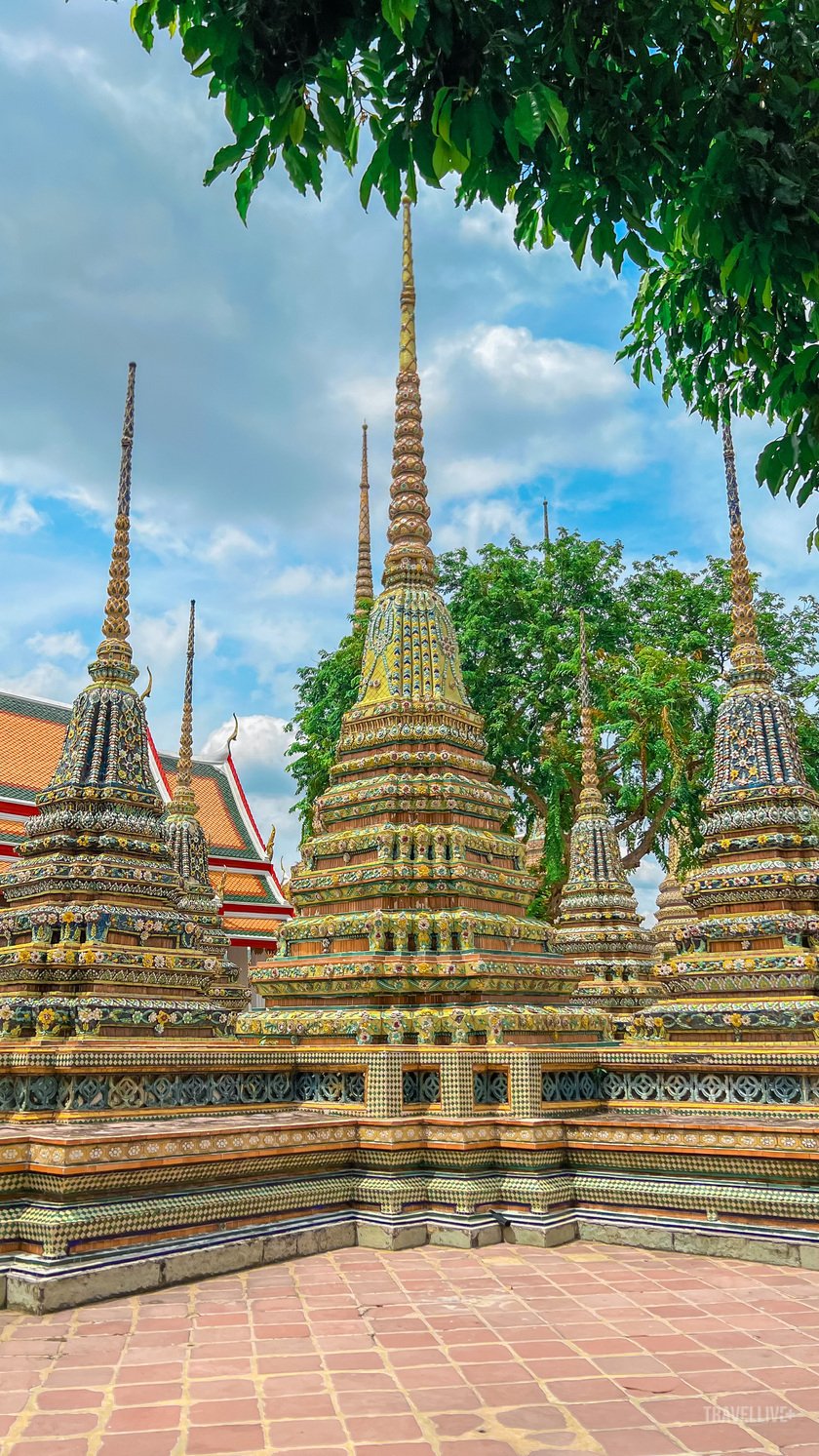 Tổng thể Wat Pho có 91 tháp thờ hình tròn, bao gồm 71 tháp nhỏ và 20 tháp lớn.