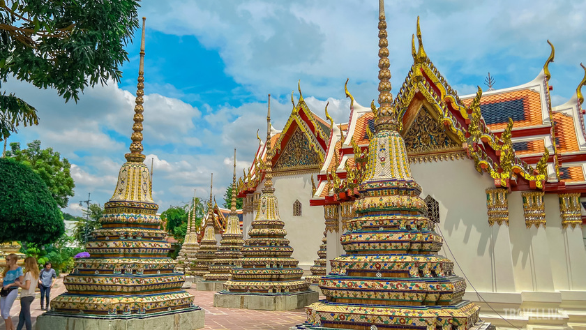 Được xây dựng bên bờ sông Chao Phraya từ thời Ayutthaya trong thế kỷ thứ 16, Wat Pho là ngôi chùa Phật Giáo Nam Tông lâu đời và lớn nhất ở Thái Lan.
