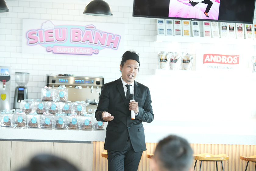 Đạo diễn Nguyễn Nam chia sẻ, ý tưởng thực hiện Super Cake xuất phát từ câu chuyện tuổi thơ của mỗi người.