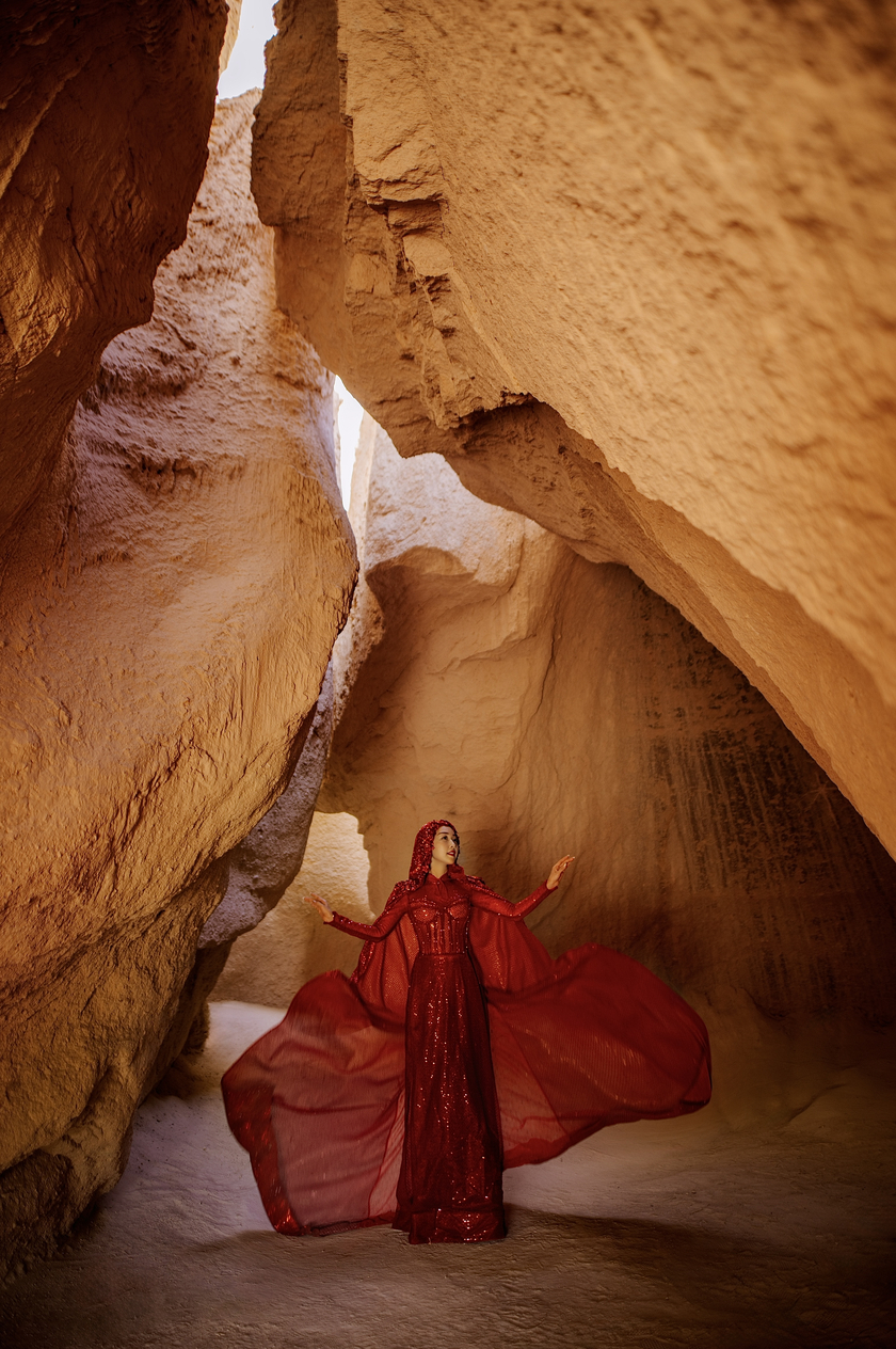 Địa điểm nữ travel blogger tìm đến để chụp bộ ảnh áo dài là một hang động hầu như chỉ người bản địa mới biết đến.