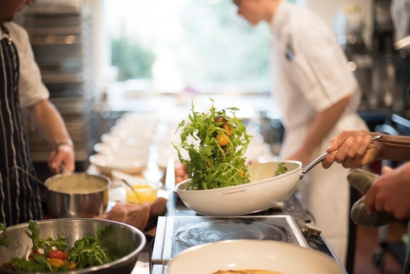 Nhà hàng nắm bắt xu hướng ẩm thực bền vững thường được nhiều thực khách ủng hộ