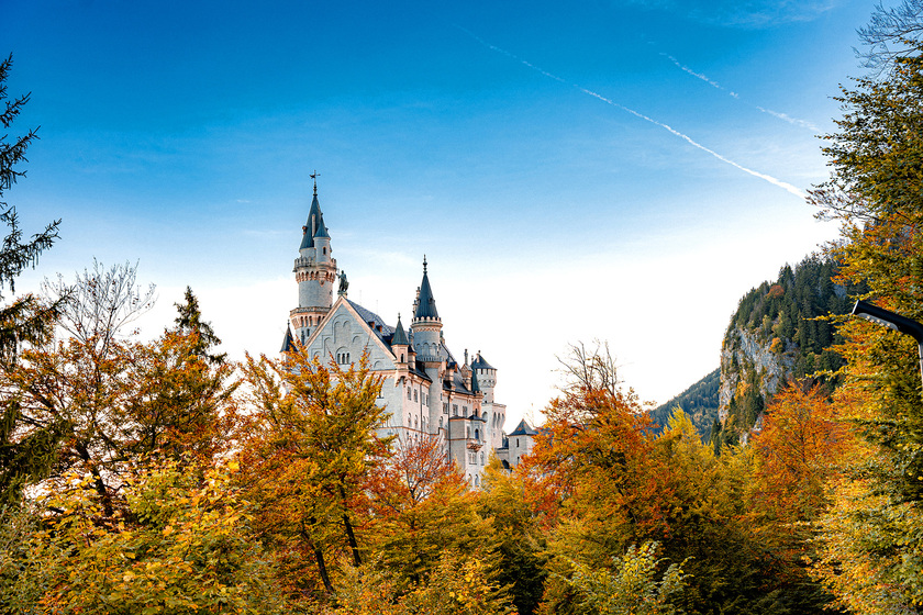 Cuối tháng 10, anh Trung đã không bỏ lỡ cơ hội “săn” khoảnh khắc lâu đài Neuschwanstein vào Thu.
