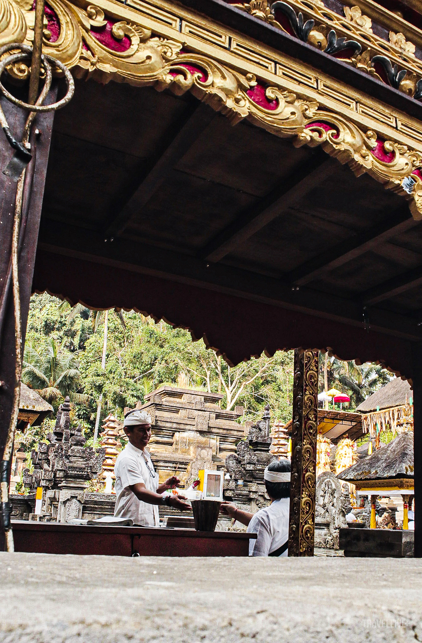 Hình ảnh bên ngoài và bên trong một ngôi đền Hindu giáo tại Bali