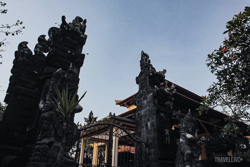 Biểu tượng candi bentar (cổng Bali) có thể được tìm thấy gần như mọi nơi ở Bali