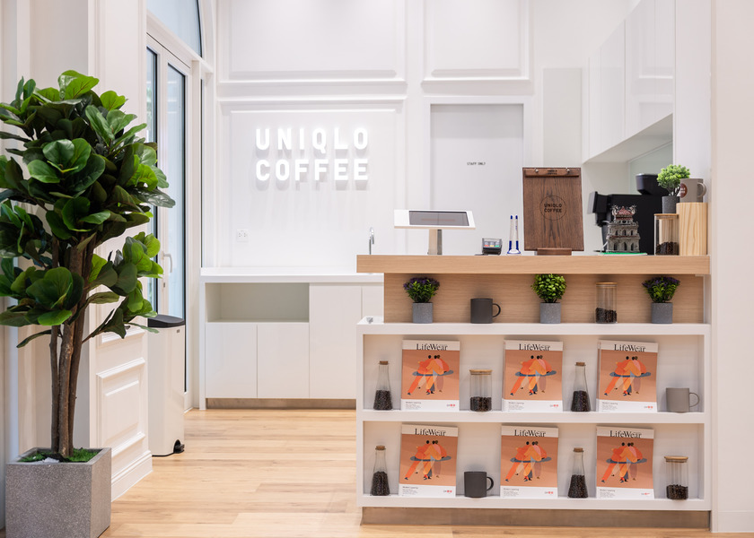 UNIQLO Coffee lần đầu tiên được giới thiệu tại Việt Nam, phục vụ khách hàng với 3 lựa chọn: Americano, Latte, Cà phê nâu đá
