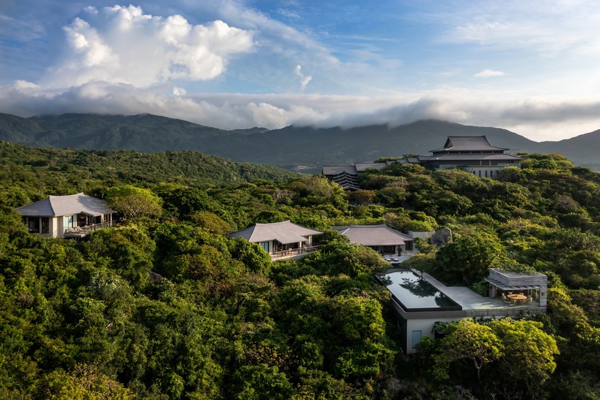 Amanoi Resort đã được tạp chí Condé Nast Traveler vinh danh là một trong 33 khách sạn tốt nhất thế giới vào năm 2014.