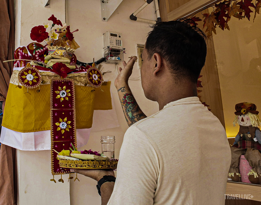 Người Bali dâng lễ cúng mỗi ngày