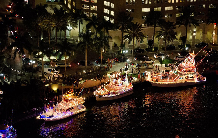 Lễ hội diễu hành du thuyền Winterfest diễn ra vào tháng 12 hàng năm tại trung tâm thành phố Ft. Lauderdale, Florida, Mỹ