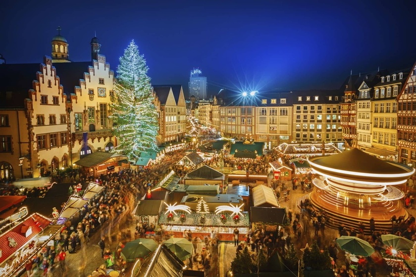 Tinh thần lễ hội và đồ trang trí ngập tràn màu sắc ở Strasbourg gần như không có nơi nào sánh kịp, nơi đây hoàn toàn xứng đáng với tên gọi “Thủ đô của Giáng sinh”.