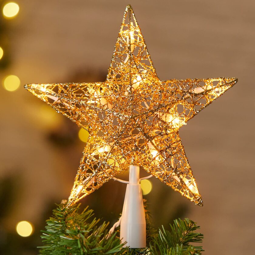 Ngôi sao trên đỉnh cây thông tượng trưng cho niềm tin và hy vọng.