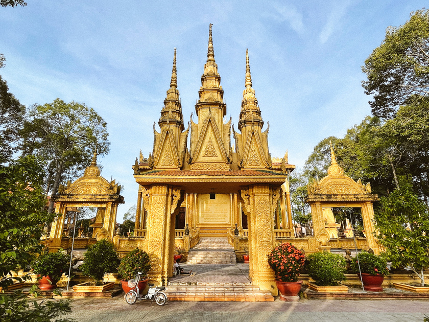 Mang trong mình phong cách kiến trúc Angkor - kiến trúc đặc trưng của người Campuchia.