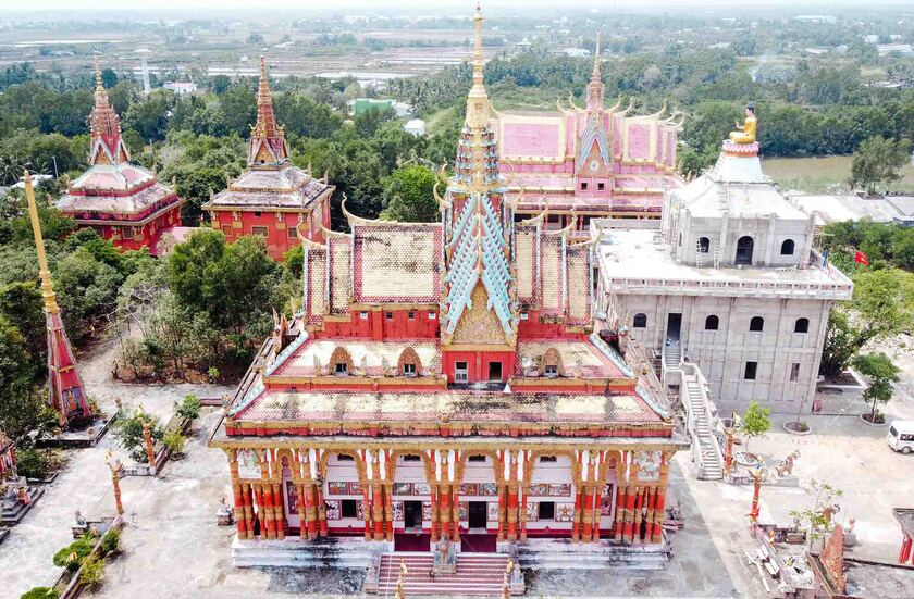 Chùa Ghositaram - ngôi chùa Khmer được mệnh danh với kiến trúc độc đáo nhất tại đồng bằng sông Cửu Long.
