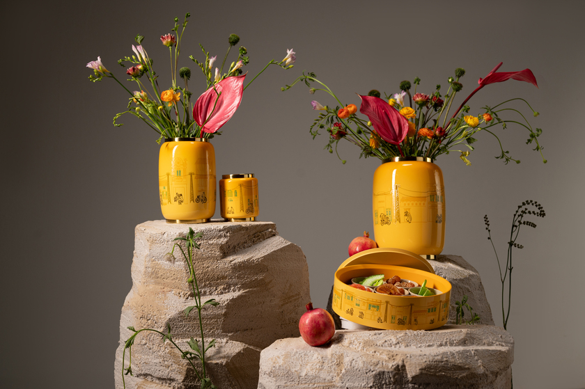 Lys Bui cũng sáng tạo thêm một chi tiết mới dựa trên từng thiết kế bình hoa, hộp đựng của Hanoia.